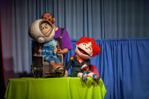 Śremski ośrodek kultury spektakl ,,karola i przyjaciele każdy coś ma!'' 2