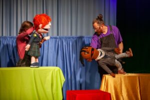 Śremski ośrodek kultury spektakl ,,karola i przyjaciele każdy coś ma!'' 3